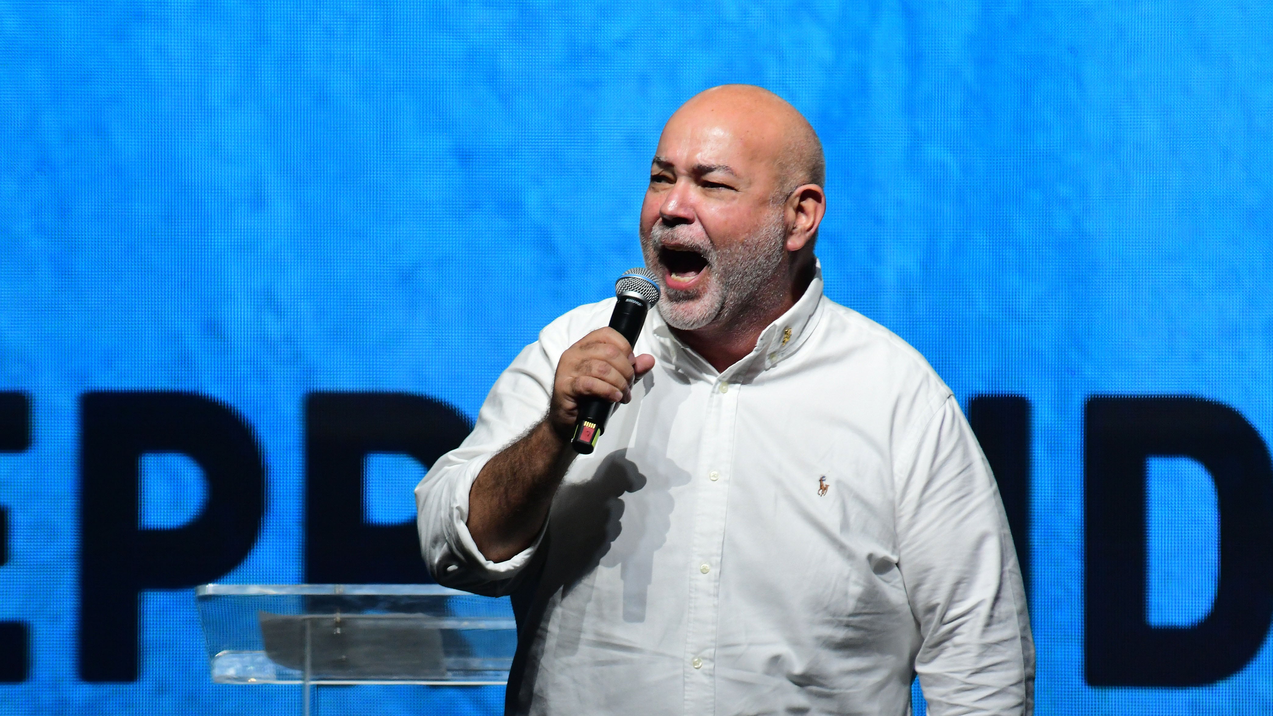 Carlos "Johnny" Méndez.