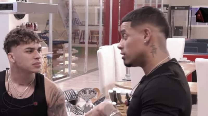 Los puertorriqueños Michael Flores y JLexis.