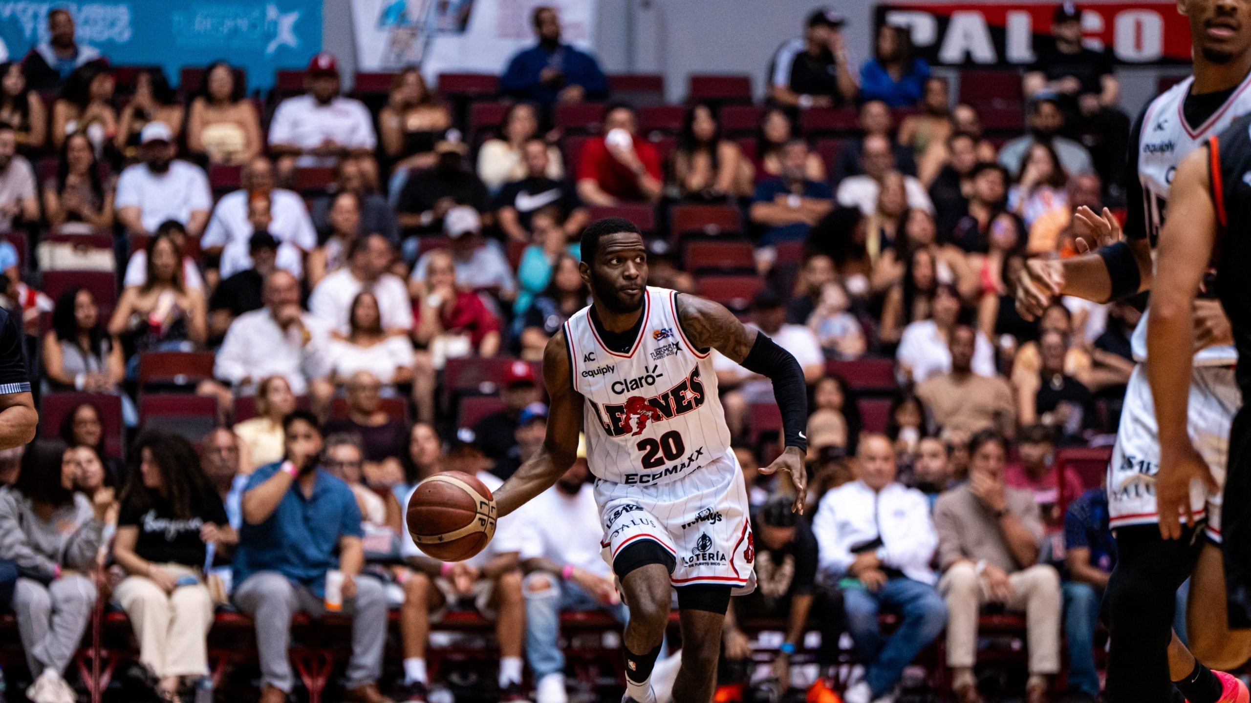 Jalen Crutcher de los Leones de Ponce.