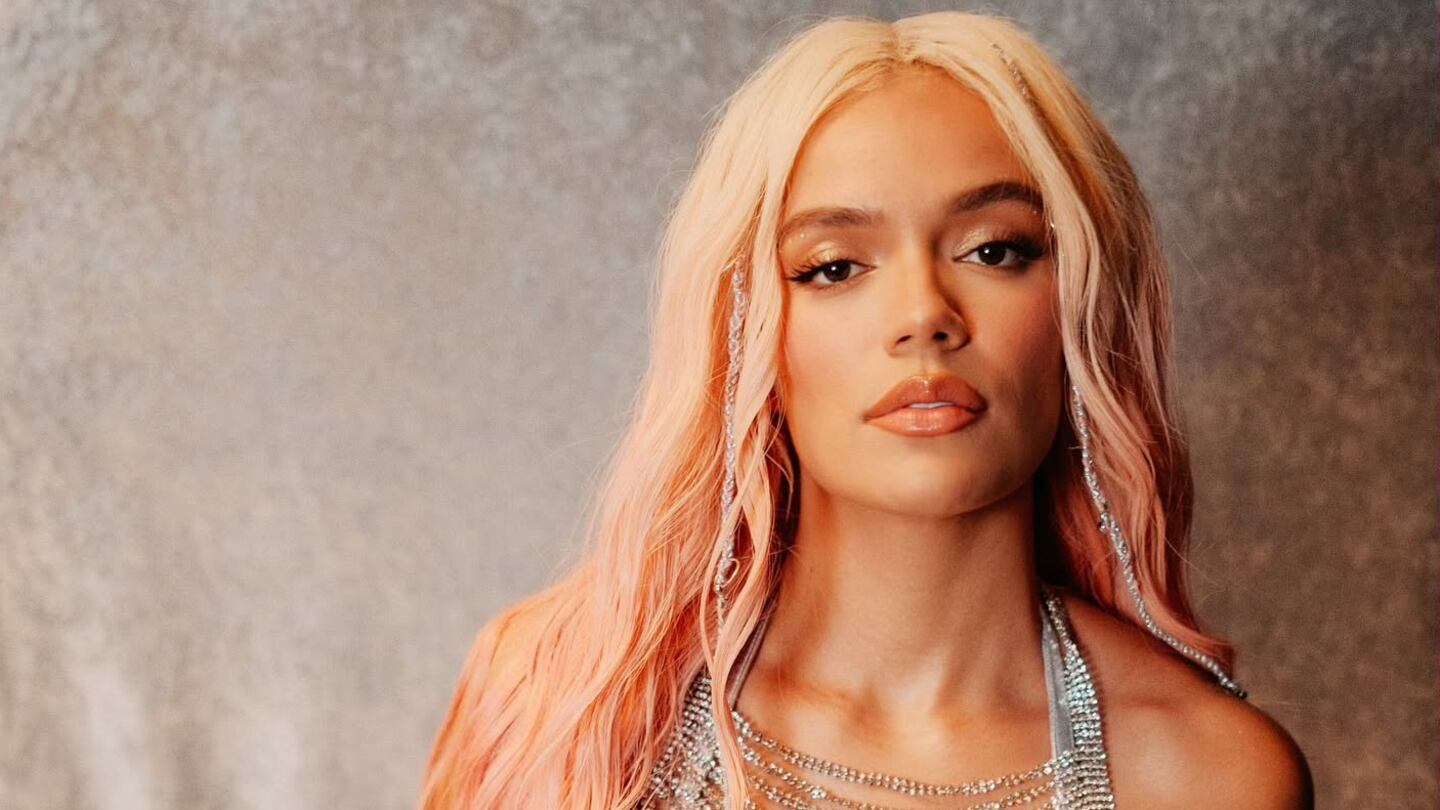 La cantante Karol G anunció por medio de sus redes sociales que llevará su historia a Netflix en el 2025.