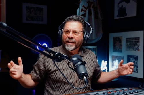 “No van a dejar de verme”: El Gangster afirma que se encuentra negociando dos ofertas