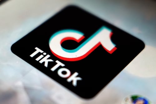 TikTok y ChatGPT podrían inducir a fraudes financieros entre jóvenes