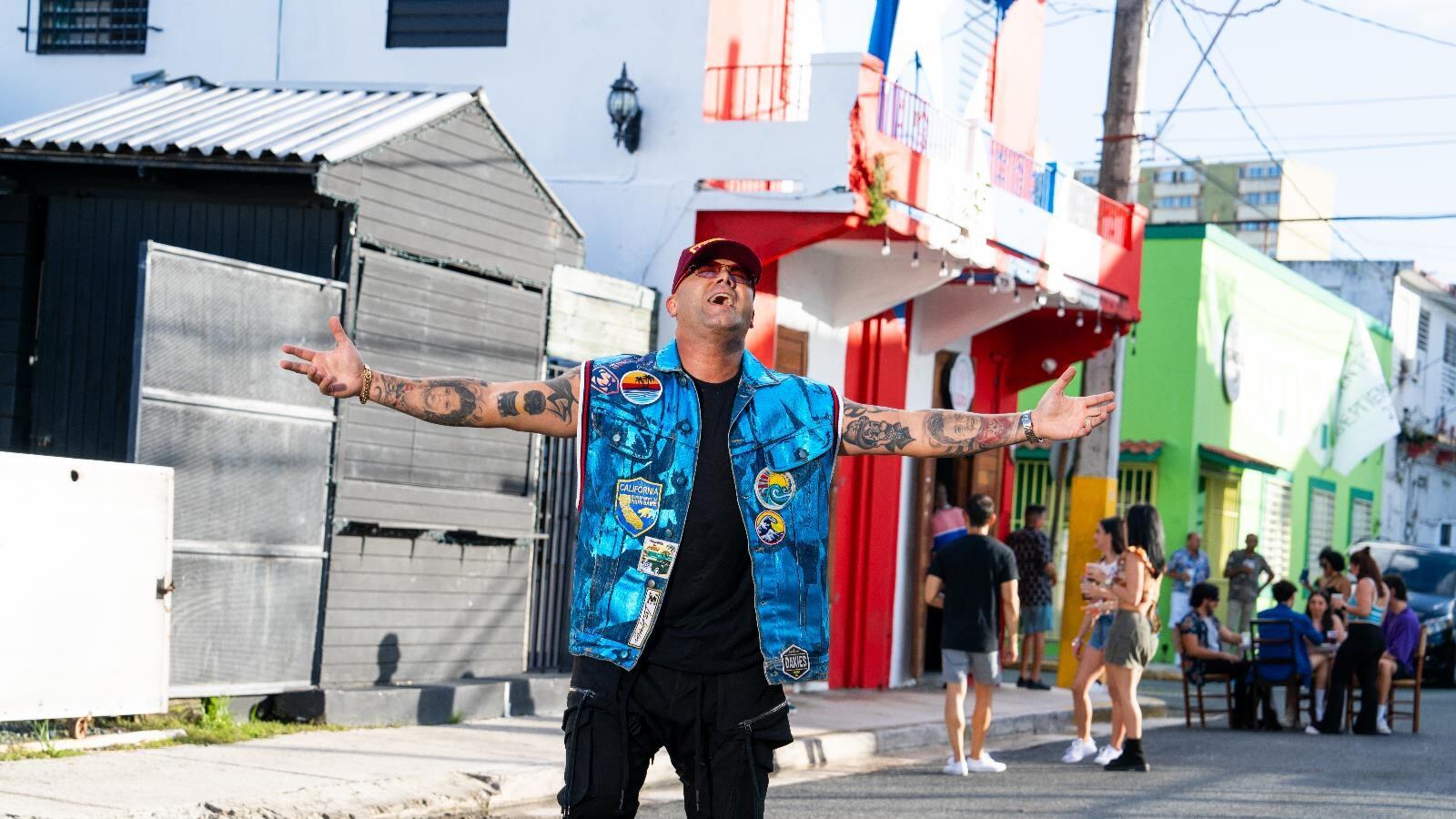 Wisin durante grabación de especial de Banco Popular "Lo que nos une"