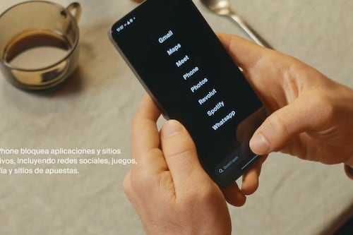 Ni apps ni fuerza de voluntad: Así es el móvil español que quiere “curar” tu adicción a TikTok e Instagram