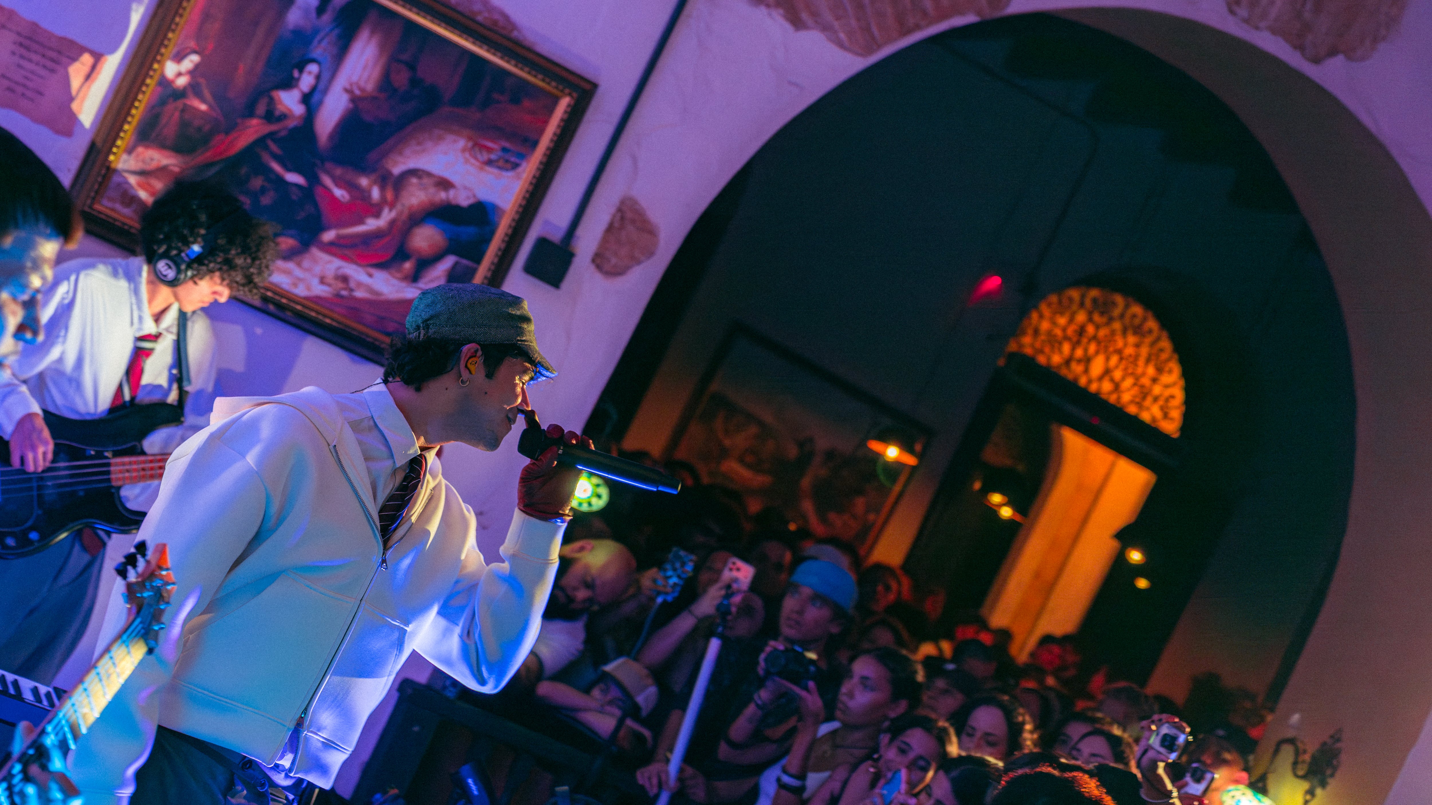 El cantante y compositor puertorriqueño ROBI celebró el pasado viernes 13 de marzo el lanzamiento oficial de su nuevo sencillo, “BRRREAK”, durante un release party realizado en el Viejo San Juan, donde se dieron cita fanáticos, amigos cercanos y representantes de la escena musical local.