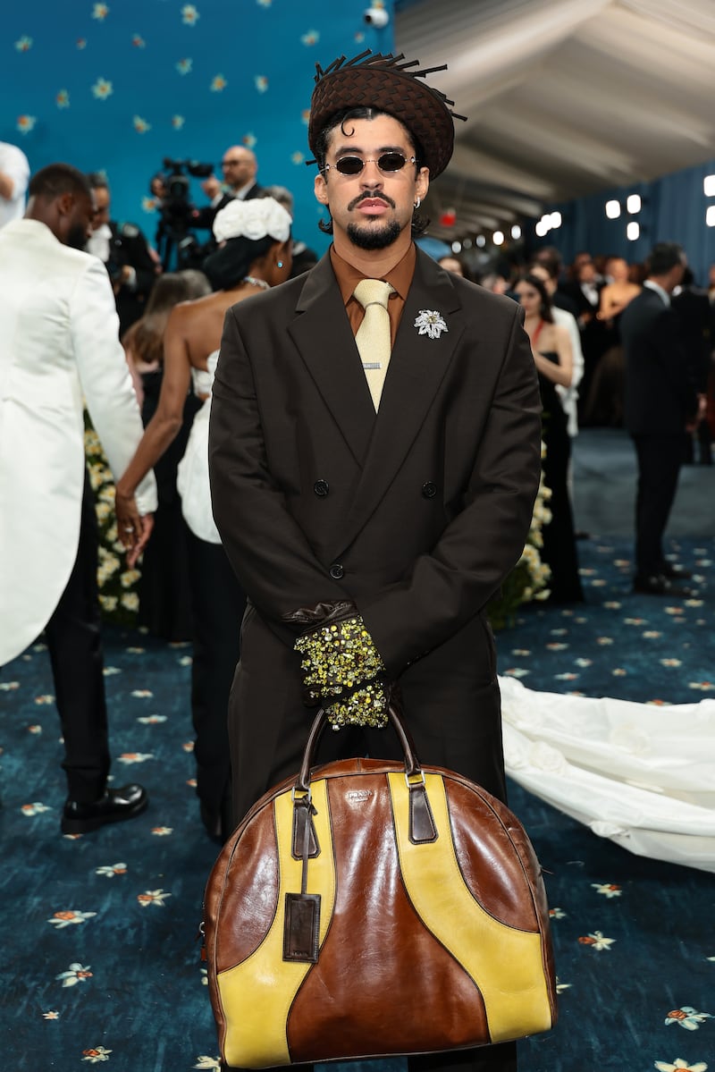 Bad Bunny asiste a la Met Gala 2025 celebrando "Superfine: Tailoring Black Style" en el Museo Metropolitano de Arte el 5 de mayo de 2025 en la ciudad de Nueva York. (Foto por Dimitrios Kambouris/Getty Images para The Met Museum/Vogue)