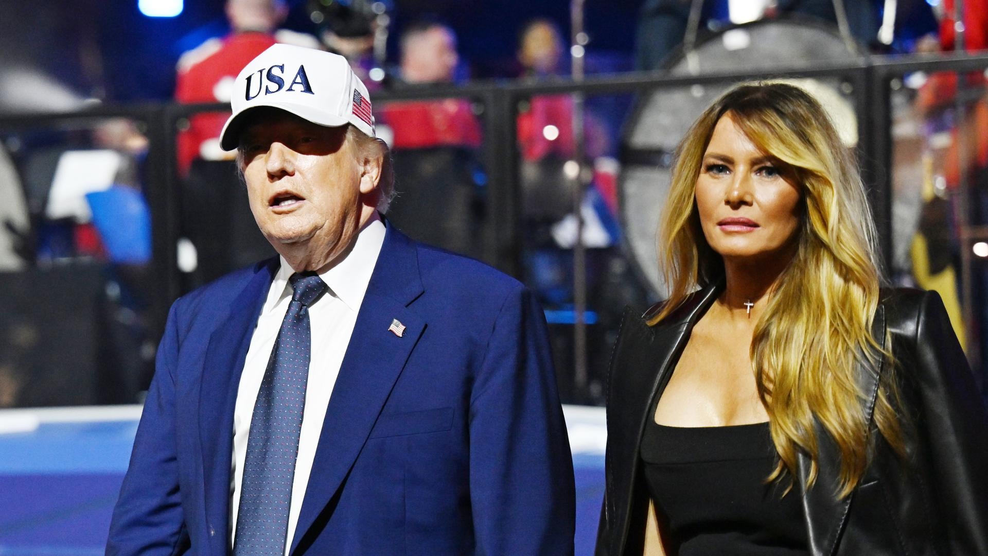 El presidente de Estados Unidos, Donald Trump, y la Primera Dama, Melania Trump, regresan a casa tras el evento de artes marciales mixtas de la UFC celebrado en la Casa Blanca en Washington, DC, EE. UU., el 14 de junio de 2026. El evento se celebró como parte de las actividades del fin de semana del 80.º cumpleaños de Trump. EFE/EPA/ANNABELLE GORDON / POOL