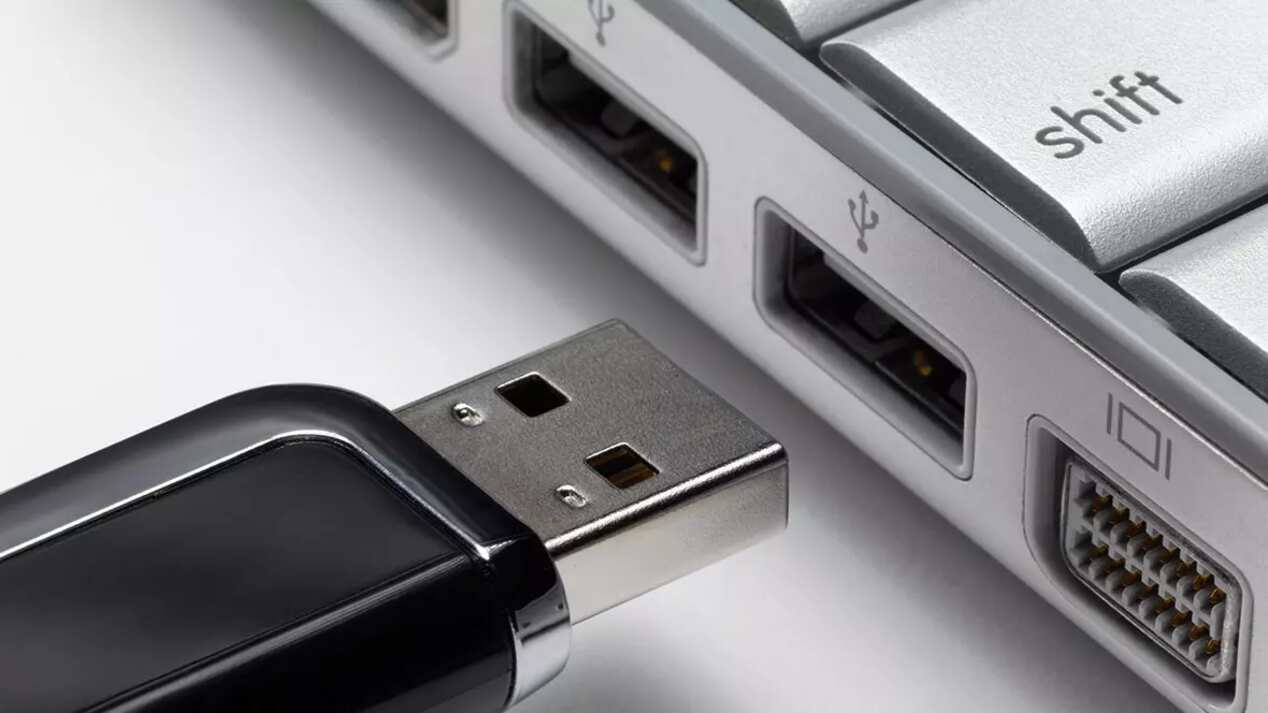 Los colores en los puertos USB de tu computadora tienen una razón de ser muy concreta. Hoy te explicamos qué representa cada tono.