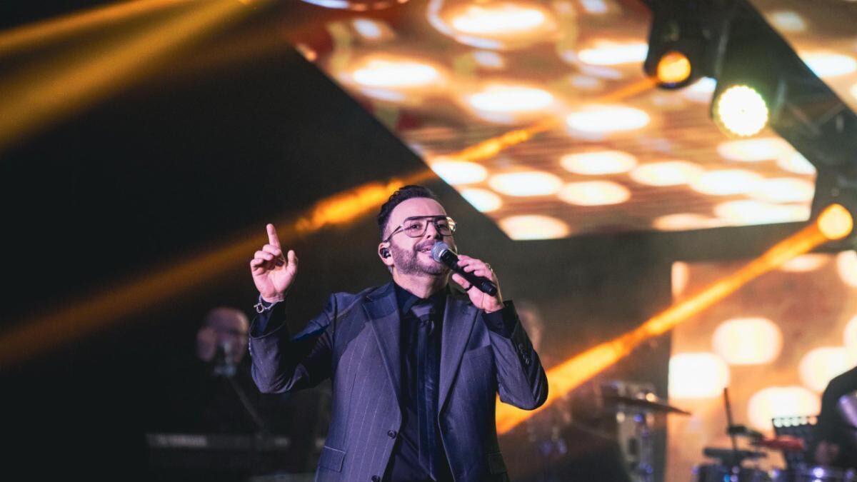 Joseph Fonseca deslumbra en Santo Domingo con su gira “Que Levante la Mano, 25 años Tour”