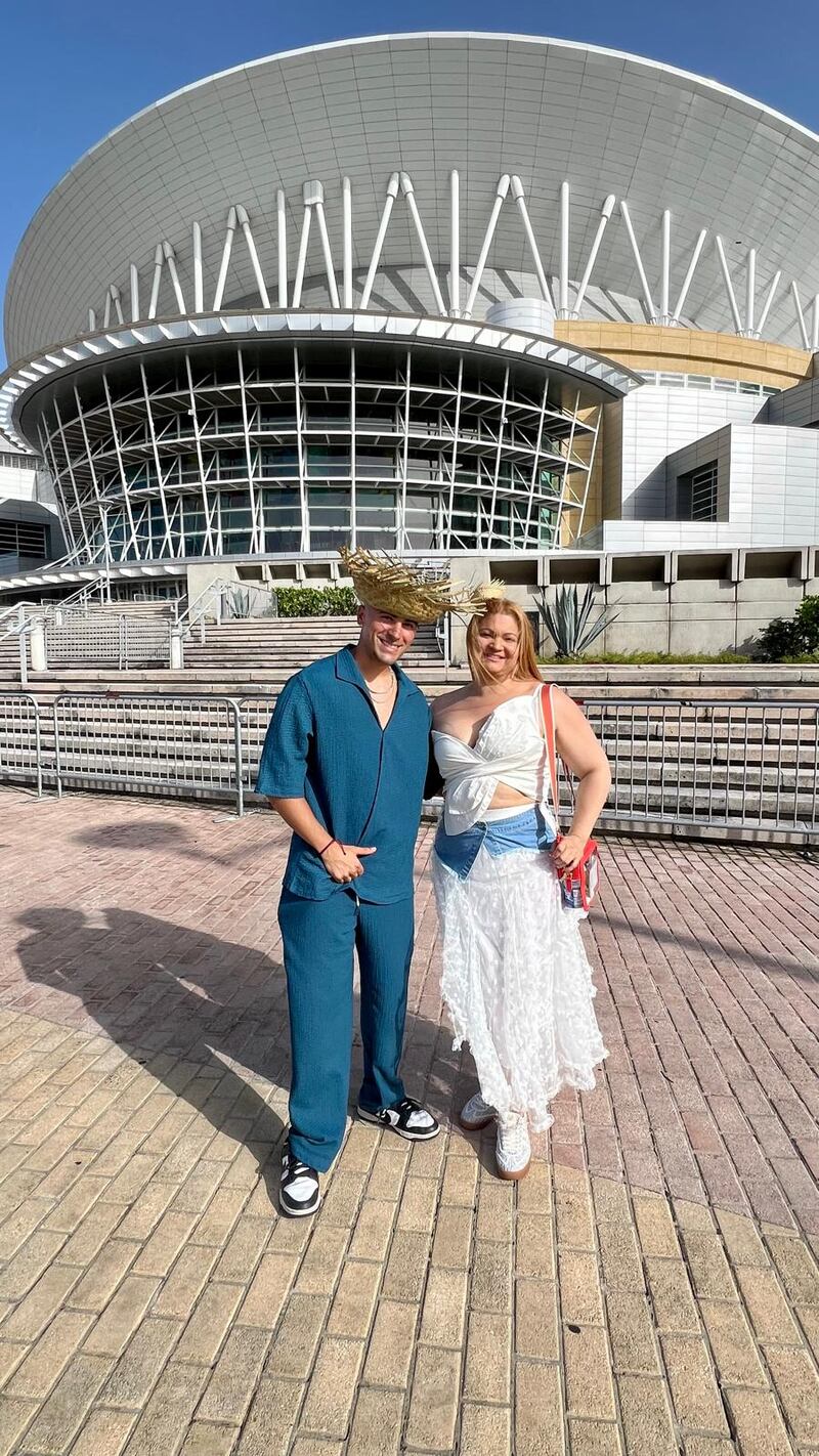 Fanáticos llegaron de todas partes para presenciar el concierto "No me quiero ir de aquí".