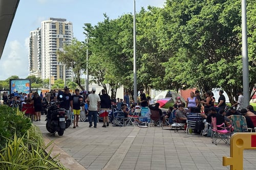 VIDEO: Guardias de seguridad del Choli ya están ‘JaLtos’ de los fanáticos de Bad Bunny