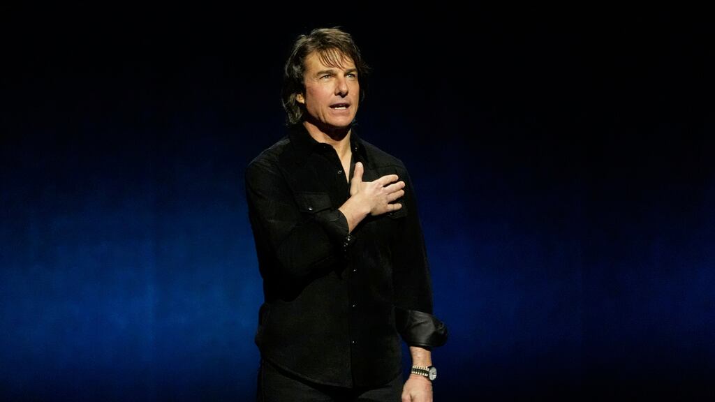 Tom Cruise rinde homenaje a Val Kilmer