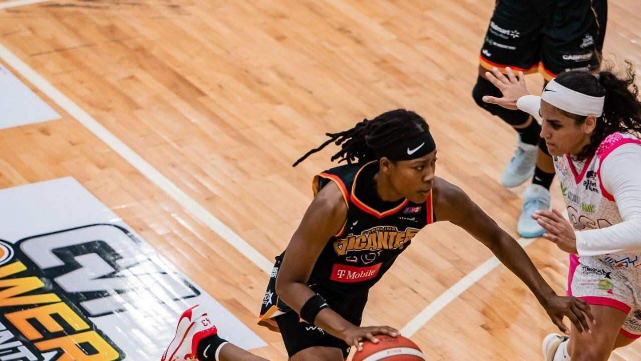 Aisha Sheppard de las Gigantes de Carolina.