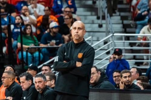 ¡Y fuera! Cangrejeros complacen a sus fanáticos y salen de Nelson Colón