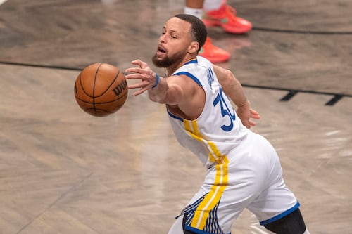 NBA: Thunder y Spurs pierden en casa; Warriors ganan y Curry hace historia