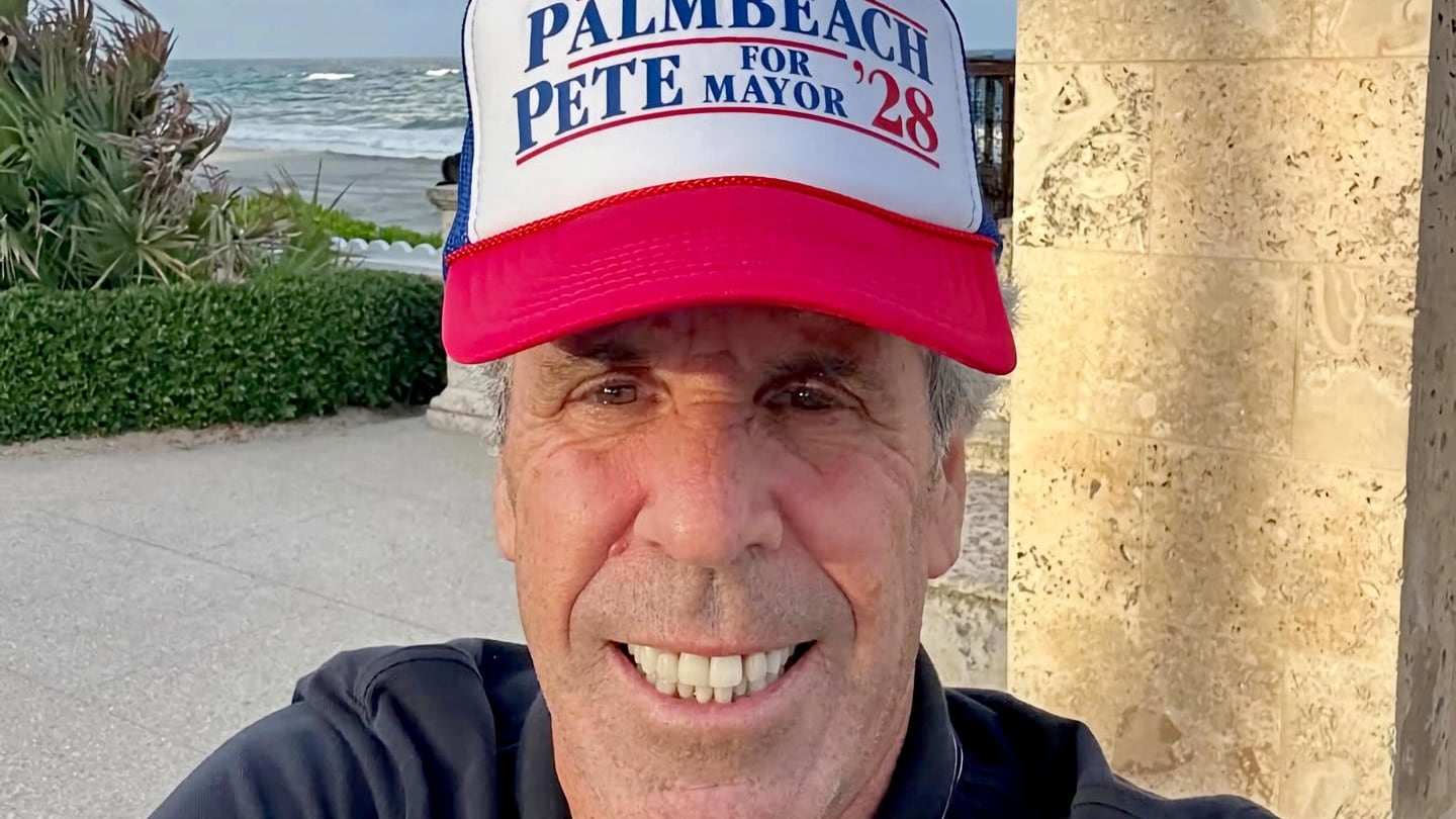 Fotografía tomada de la cuenta en Instagram @real.palmbeach.pete donde aparece Peter Simel, un tenista profesional retirado de 71 años de edad, quien anunció sus intenciones de convertirse en el alcalde de Palm Beach después de ganar visibilidad por su parecido a Jeffrey Epstein. EFE/@real.palmbeach.pete