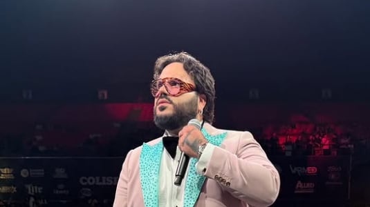 El barbero se donará dos clases a tres jóvenes que quieren dedicarse a la barbería.