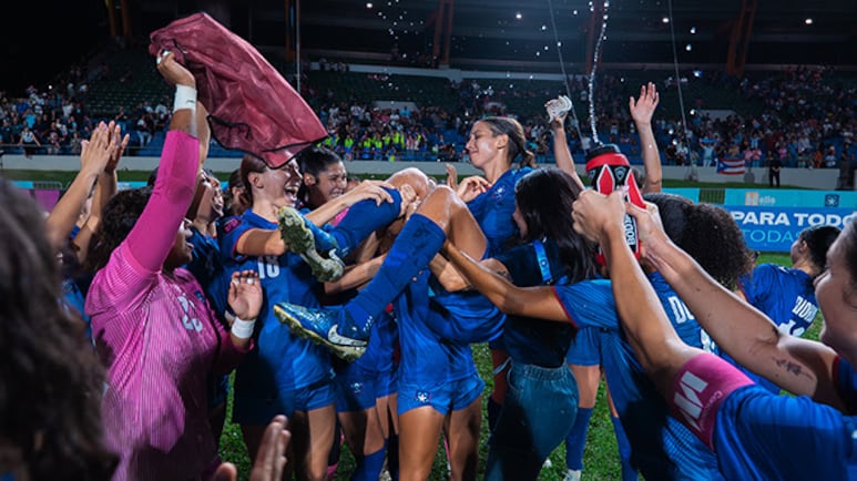 El estadio Juan Ramón Loubriel vibró con un 7-0 contundente sobre Santa Lucía