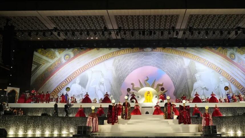 La cantante ofreció un show privado en Dubái, donde echó la casa por la ventana.