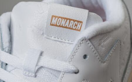 MONARCH FLY “LEGACY”