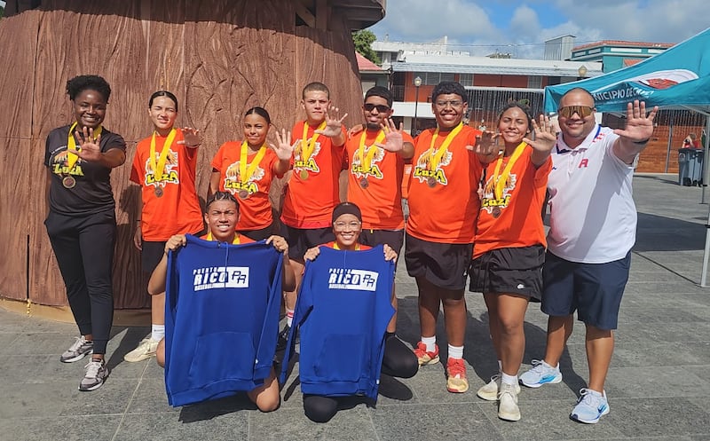 Campeones del nivel superior, estudiantes de la Escuela Luz Calderón de Carolina.
