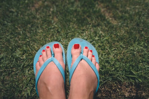 Una chancleta bien fea choteó a un hombre que le pegaba los cuernos a su exnovia