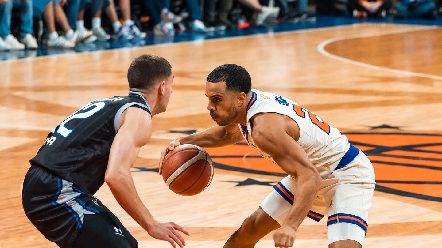 El armador Ángel Rodríguez fue uno de los más destacados de la noche.