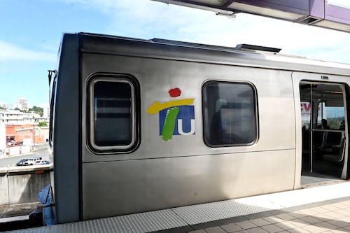 Estudiantes tocarán música instrumental de Bad Bunny en estaciones del Tren Urbano