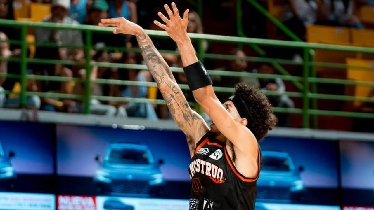 André Curbelo, jugador de los Atléticos de San Germán.