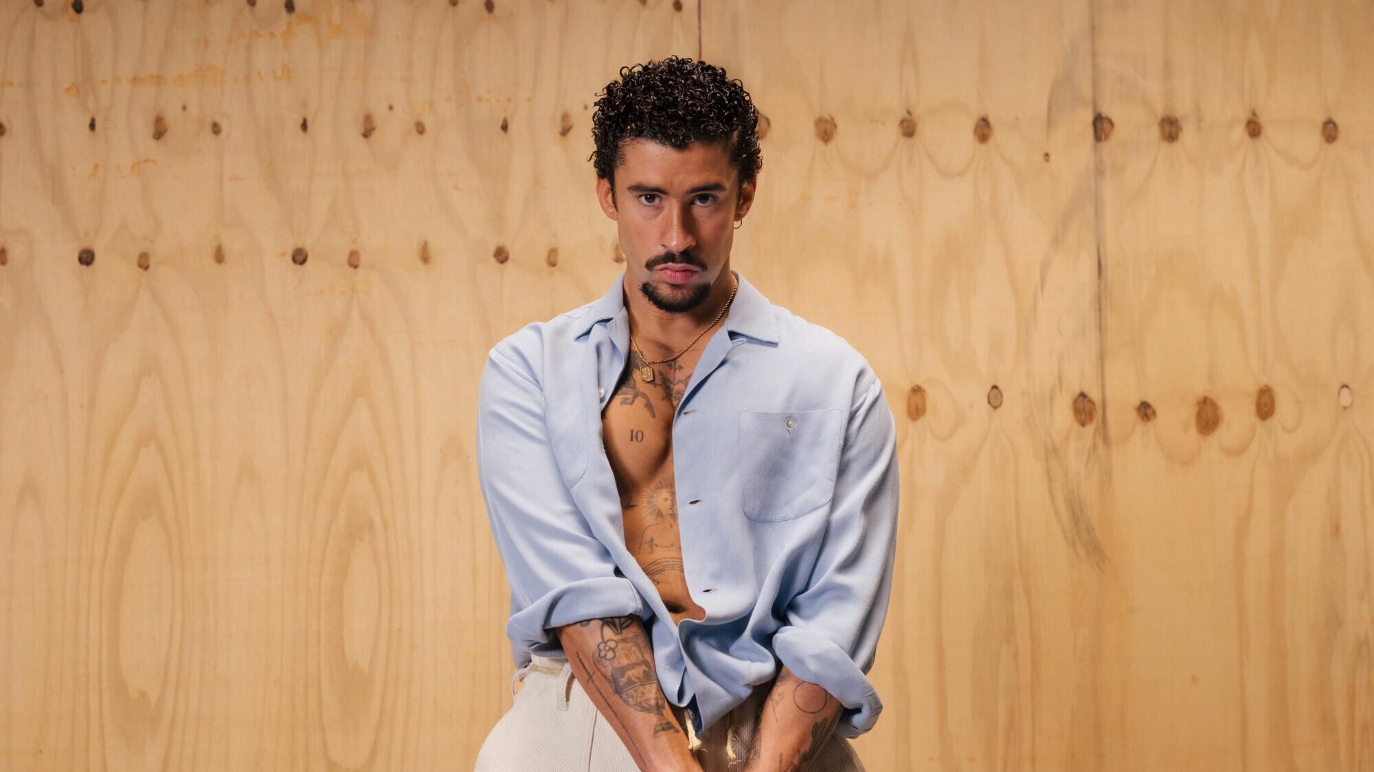 El primer concierto de Bad Bunny en Puerto Rico fue en marzo de 2019, cuando presentó su gira X100PRE con tres funciones consecutivas en el Coliseo de Puerto Rico.