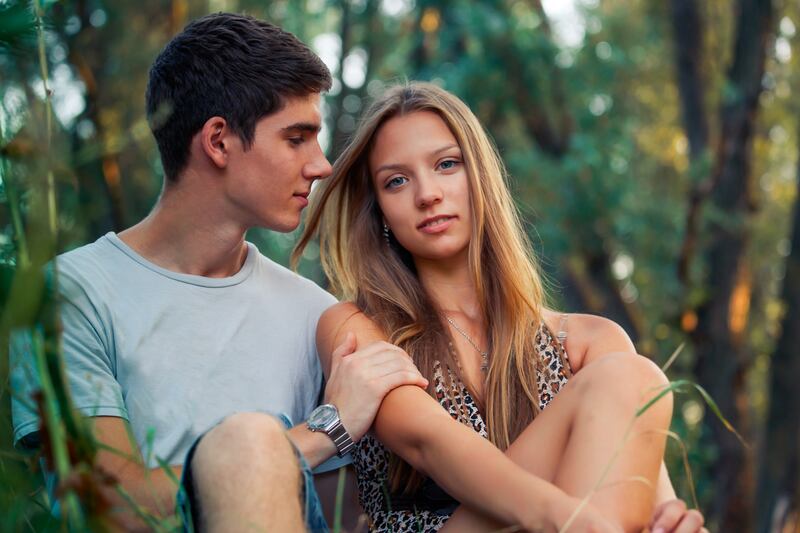 El lado oscuro de ser amigo de tu ex: lo que revela la psicología