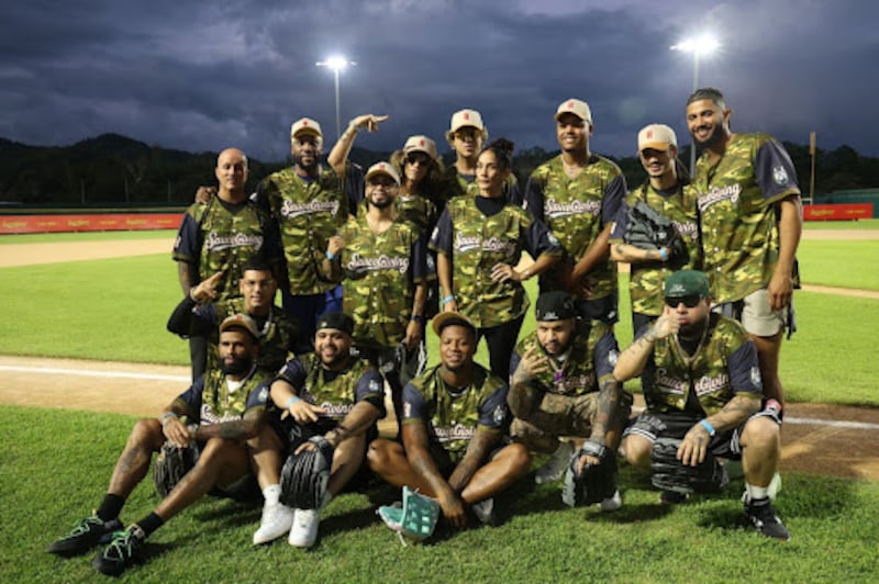 El equipo verde para el “Celebrity Softball Game” durante “SauceGiving” 2025 (Catia Martínez)
