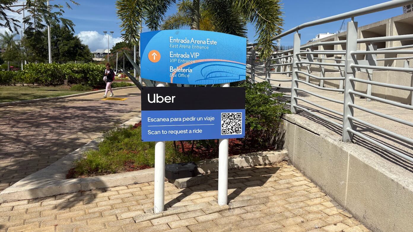 Punto de recogida y llegada de UBER en el Coliseo de Puerto Rico.