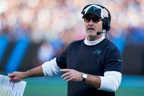 Panthers despiden a su entrenador al caer en peor posición de NFL