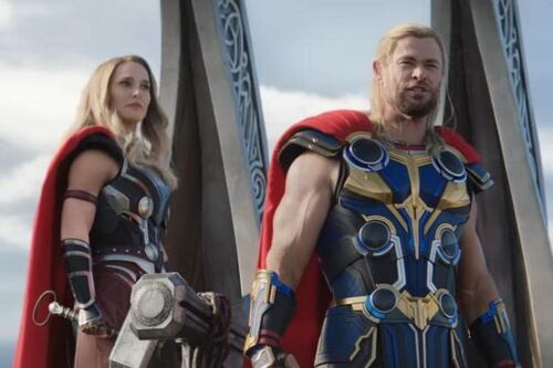 Natalie Portman revela cómo fue besar a Chris Hemsworth en Thor 4