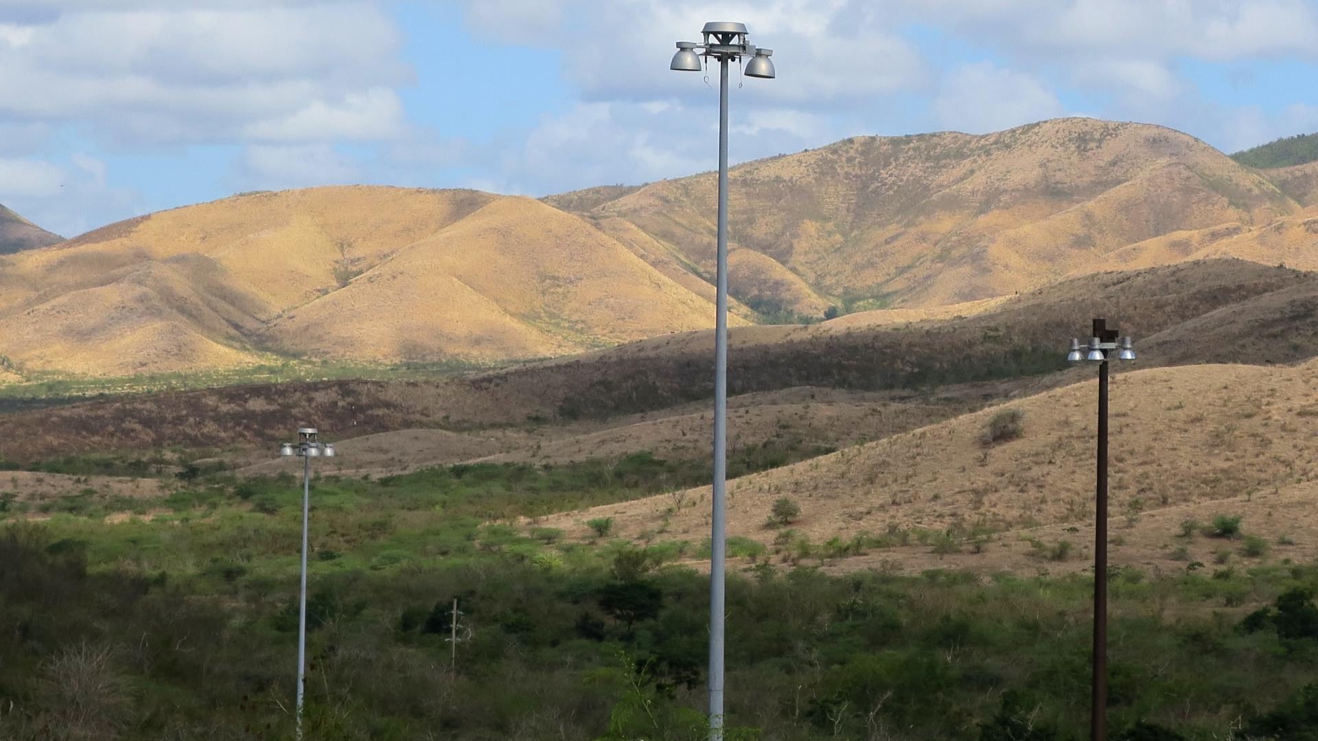 Fotografía de archivo de las montañas de Salinas, afectadas por un periodo de sequía, en la costa sur de Puerto Rico. EFE/Jorge Muñiz