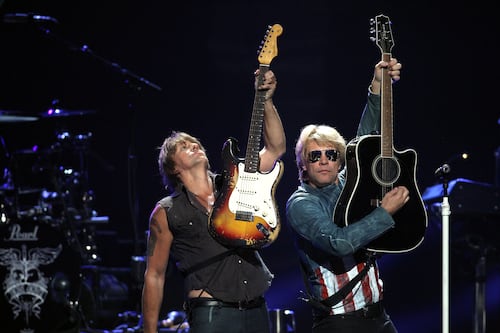 “Simplemente dejó de aparecer”: Jon Bon Jovi revela que perdió todo contacto con su gran compañero de banda Richie Sambora