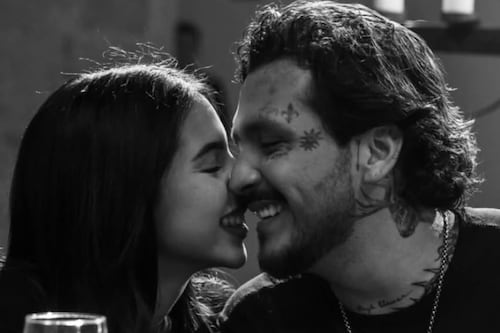 ¡Se hartó de los memes! La jugada de Ángela Aguilar para defender la estatura de su esposo