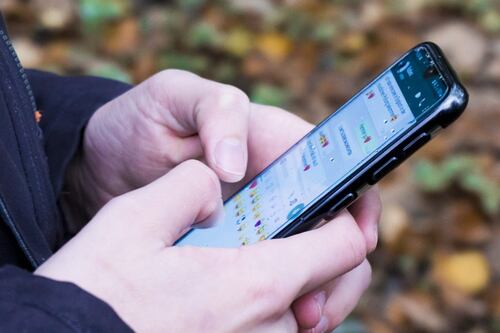 ¿Cómo enviar mensajes con voces de Los Simpson y otros personajes por WhatsApp?