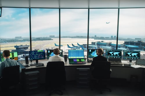 FAA mantiene recorte de vuelos al 6% mientras mejora más controladores regresan al trabajo