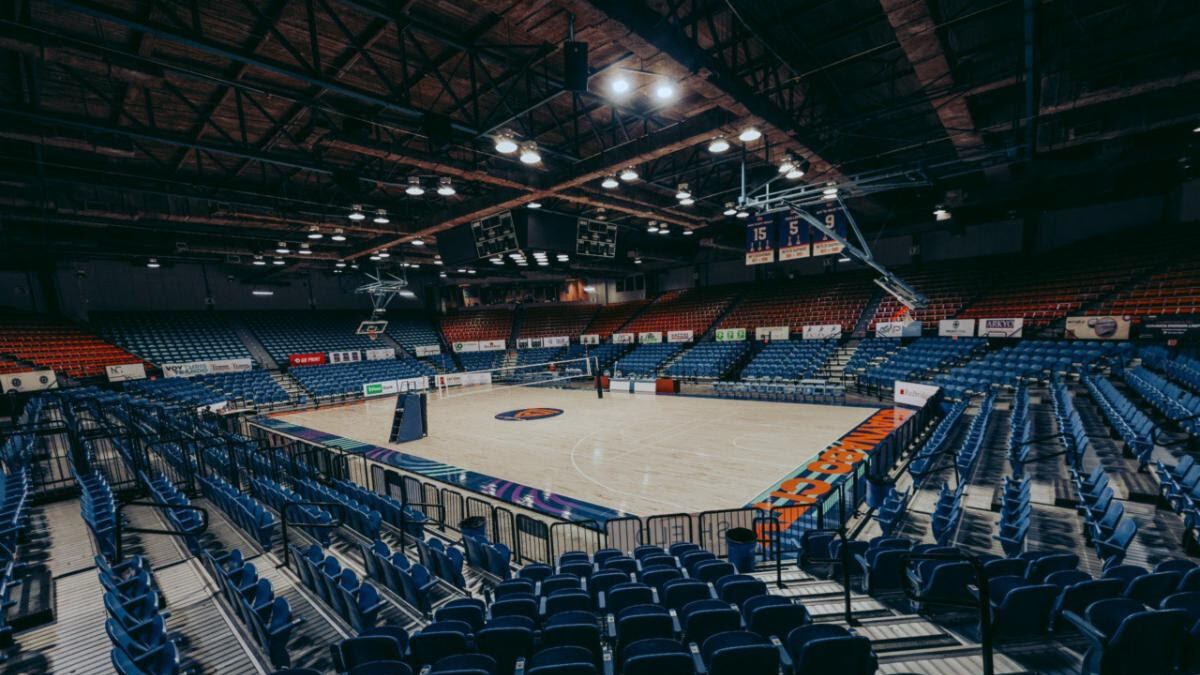 Coliseo Mario “Quijote” Morales estrena nuevo tabloncillo.