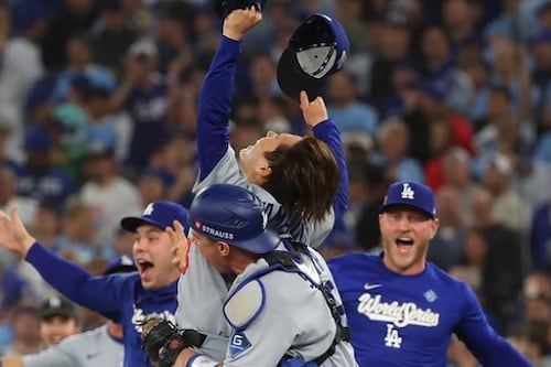 ¡Juegazo! Dodgers remontan para ganar su segunda Serie Mundial consecutiva