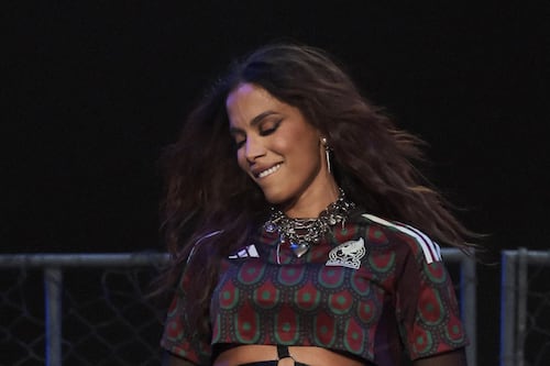 Anitta inicia su gira “Baile Funk Experience” en México