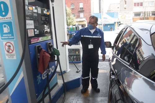 10 consejos para ahorrar gasolina y aprovechar el tanque del auto