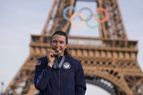 Ex remera de Harvard le da un sorpresivo e histórico oro al Team USA en el ciclismo en ruta femenino