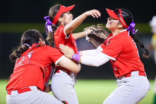 Con arranque sólido las campeonas Taínas de la UAGM en el sóftbol femenino