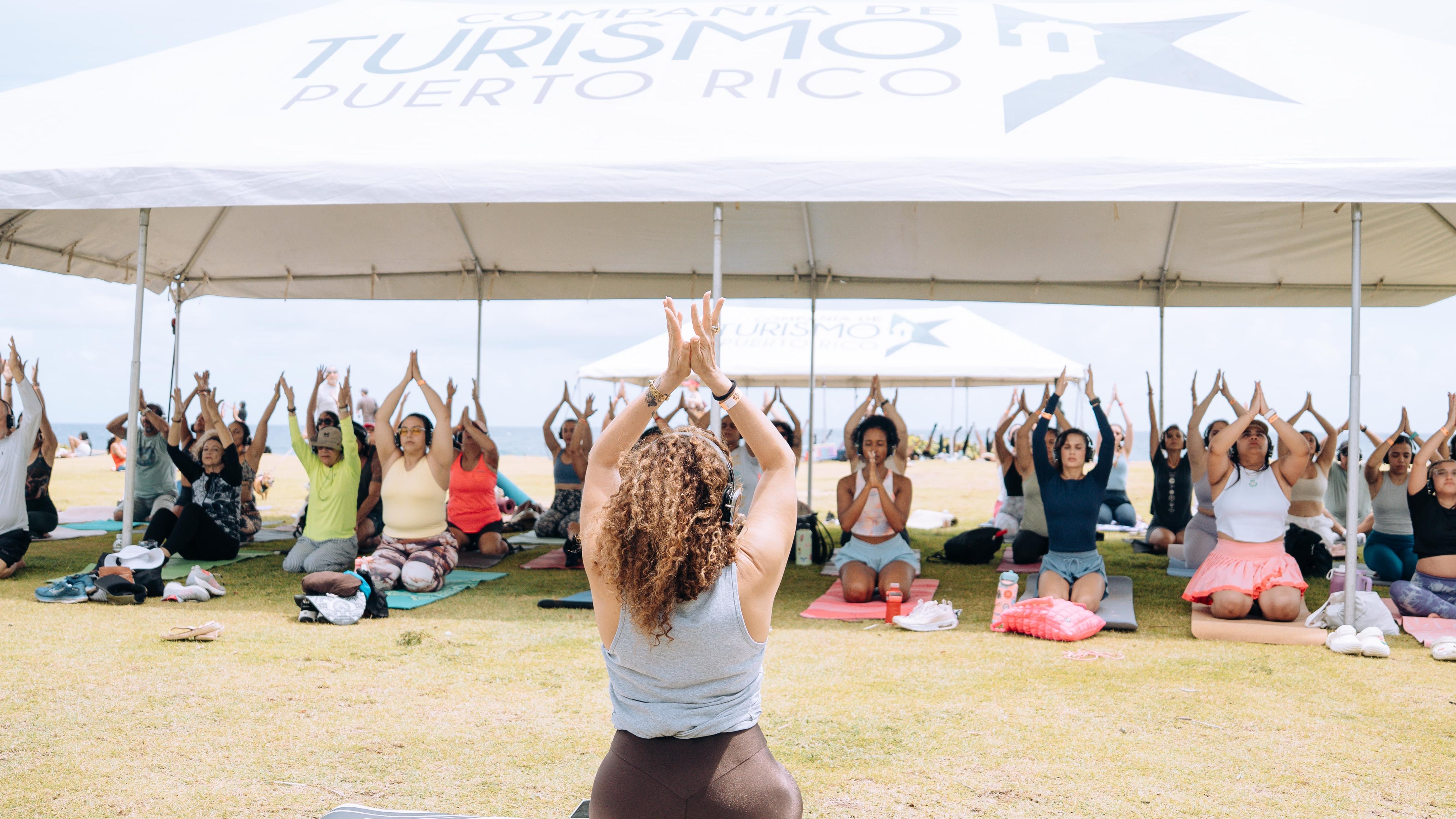 Karmaval vuelve al Escambrón con un día de yoga, bienestar y conexión.
