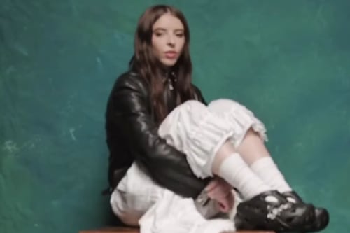 Así es la colección nueva de Crocs con Young Miko