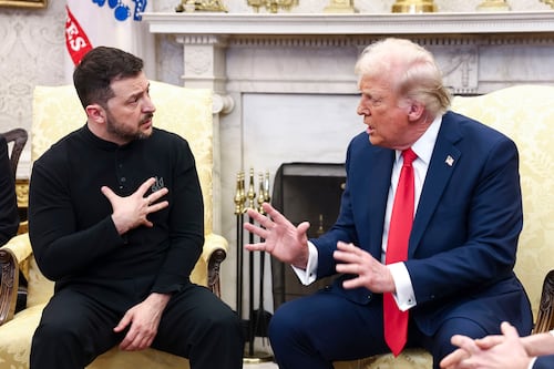 Por poco se enrredan a pelear: Trump manda a callar a Zelensky en Casa Blanca