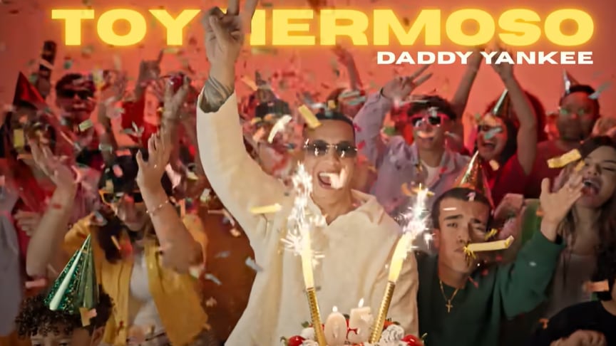 El exponente urbano celebra su cumpleaños con el video de Toy hermoso.